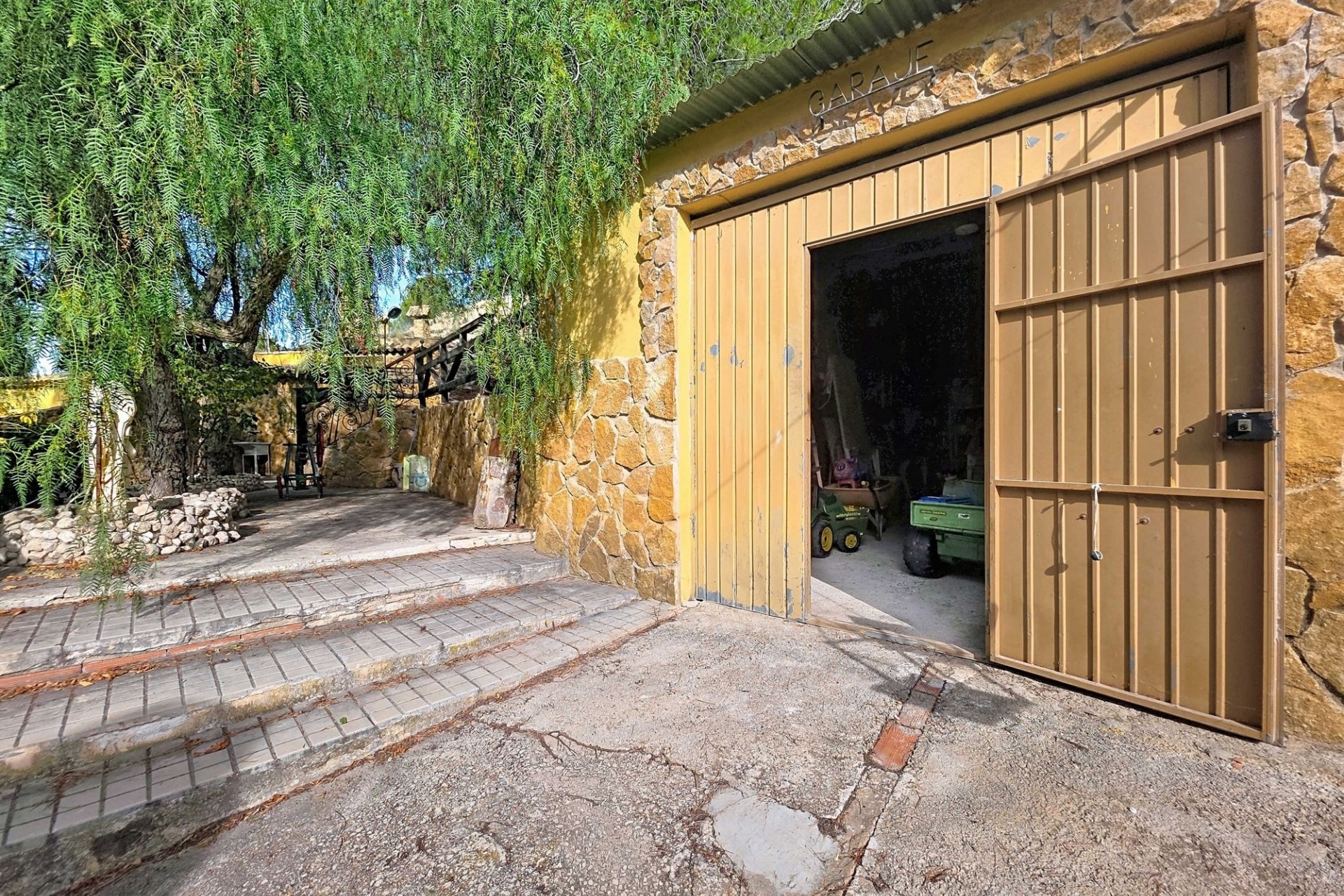 Herverkoop - Grotwoning -
Pinoso