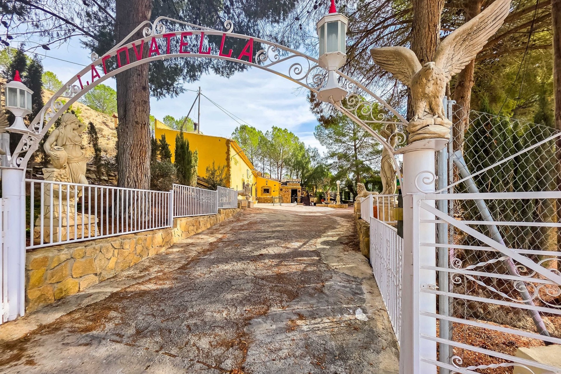 Herverkoop - Grotwoning -
Pinoso