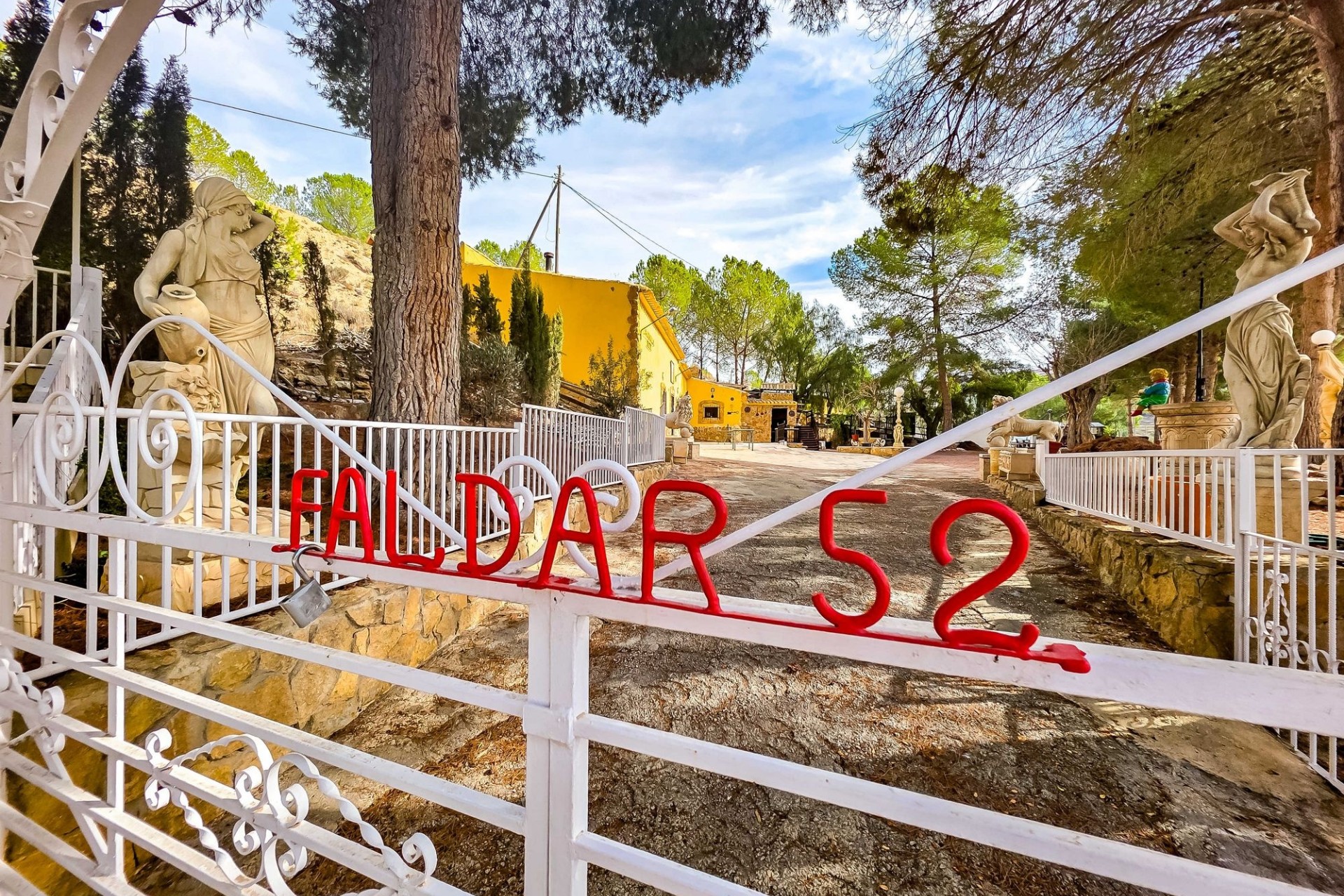 Herverkoop - Grotwoning -
Pinoso