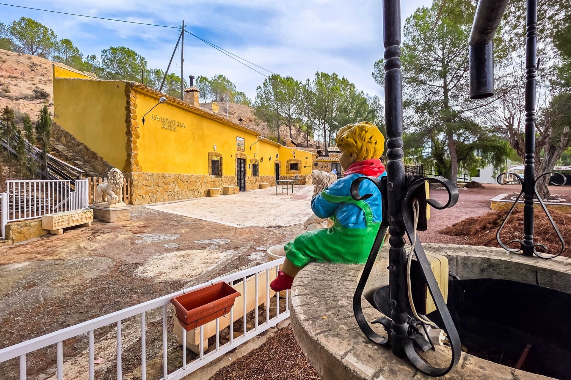 Herverkoop - Grotwoning -
Pinoso