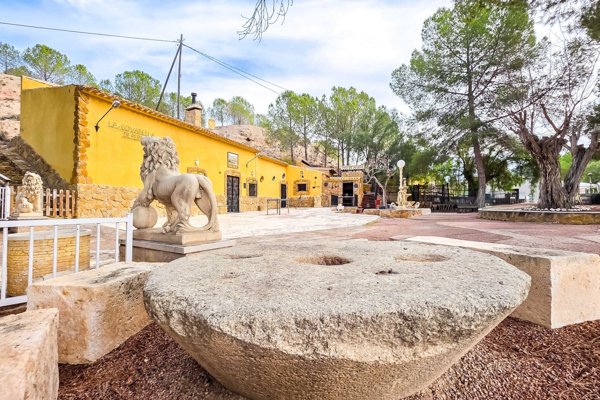 Herverkoop - Grotwoning -
Pinoso