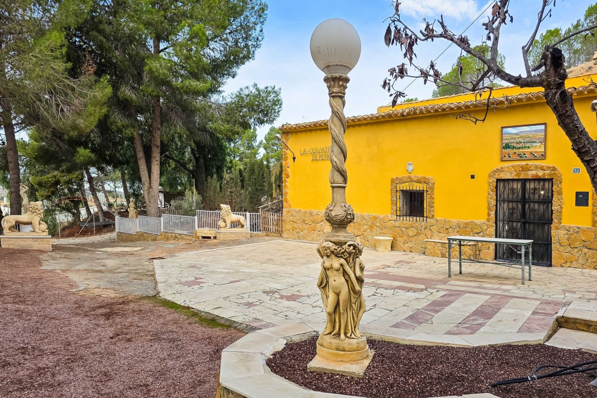 Herverkoop - Grotwoning -
Pinoso