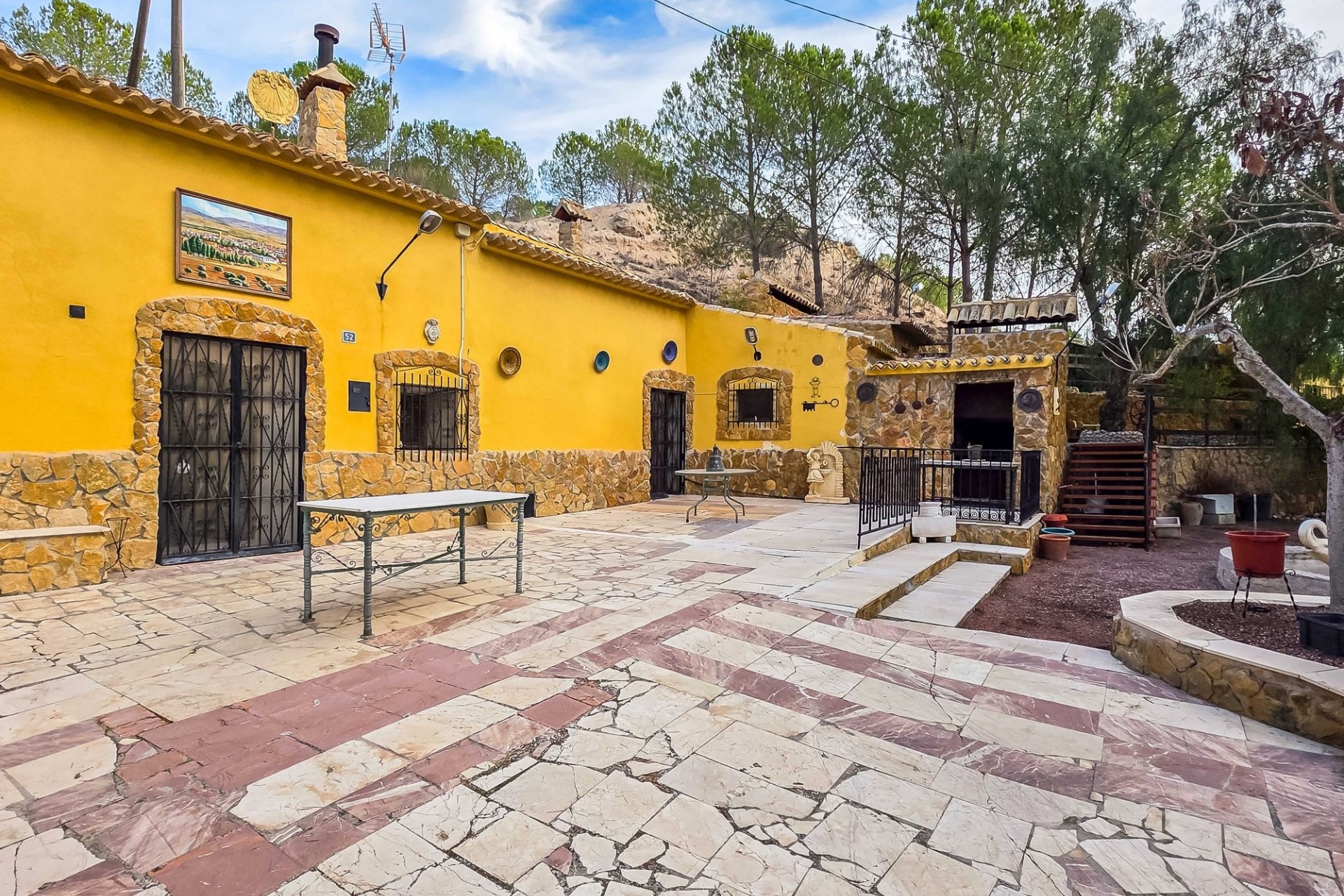 Herverkoop - Grotwoning -
Pinoso