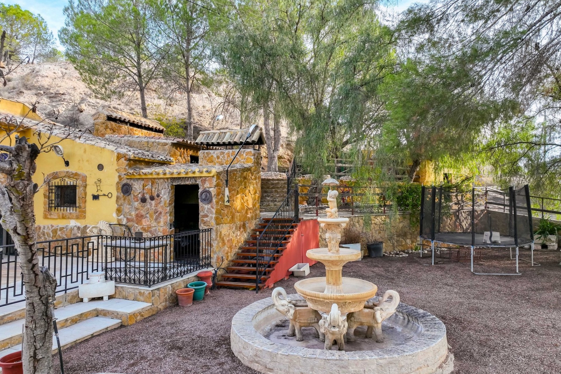 Herverkoop - Grotwoning -
Pinoso