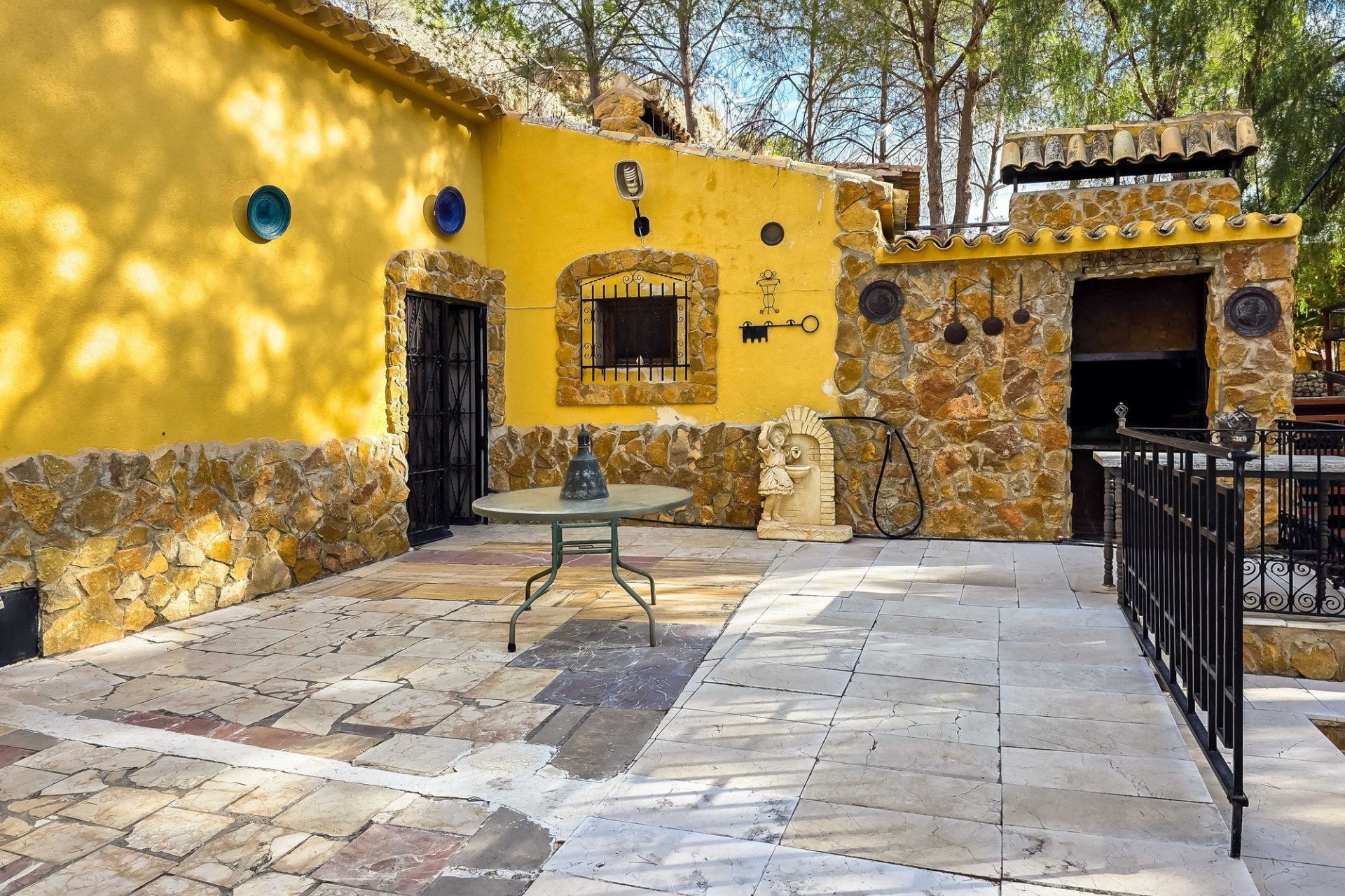 Herverkoop - Grotwoning -
Pinoso