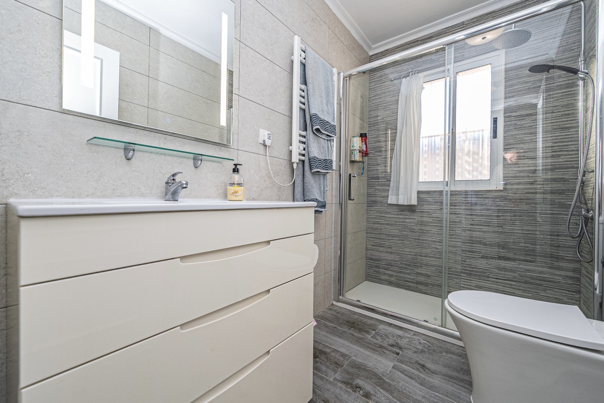 Herverkoop - Halfvrijstaande villa -
Cabo Roig - La Regia