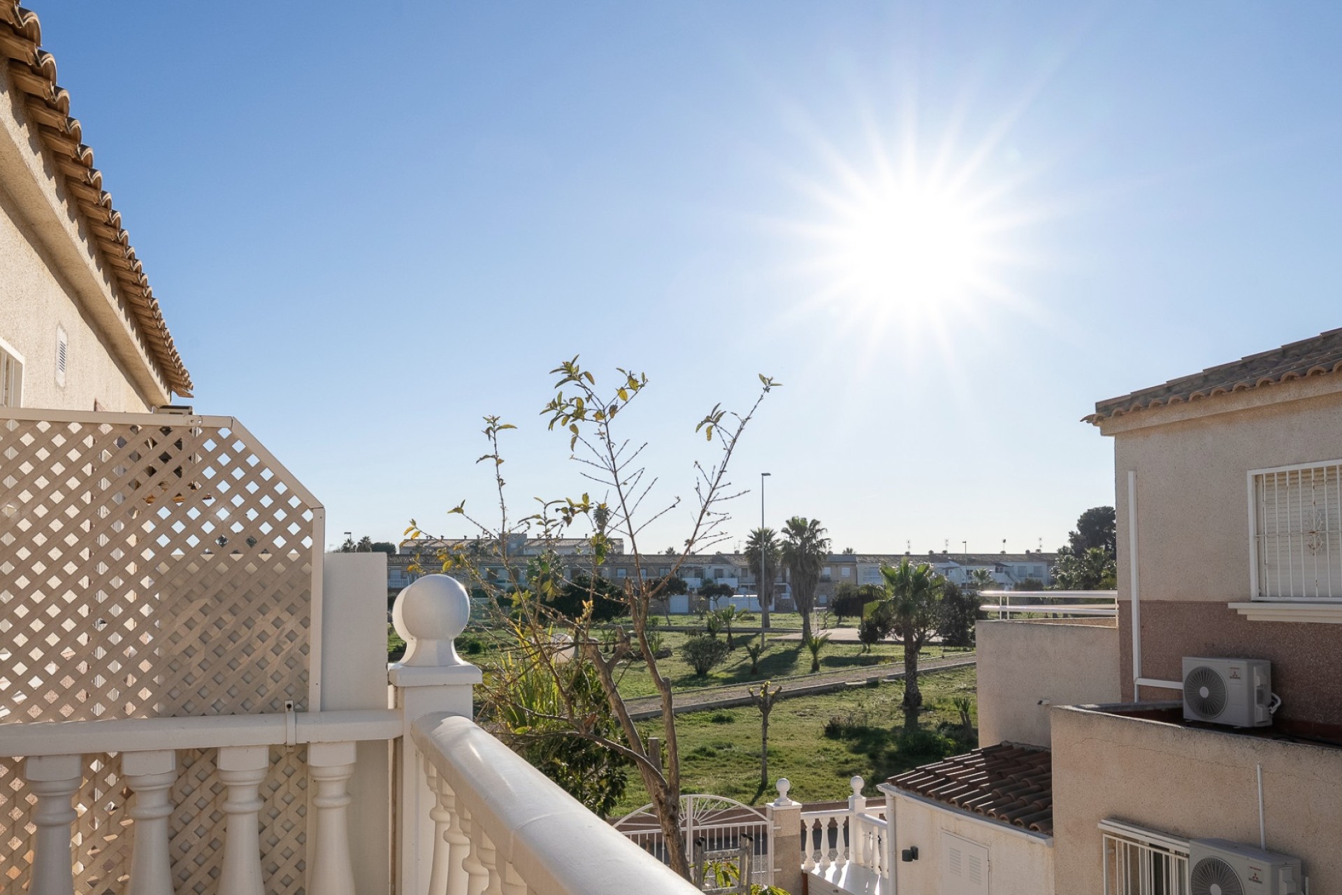 Herverkoop - Halfvrijstaande villa -
Cabo Roig - La Regia