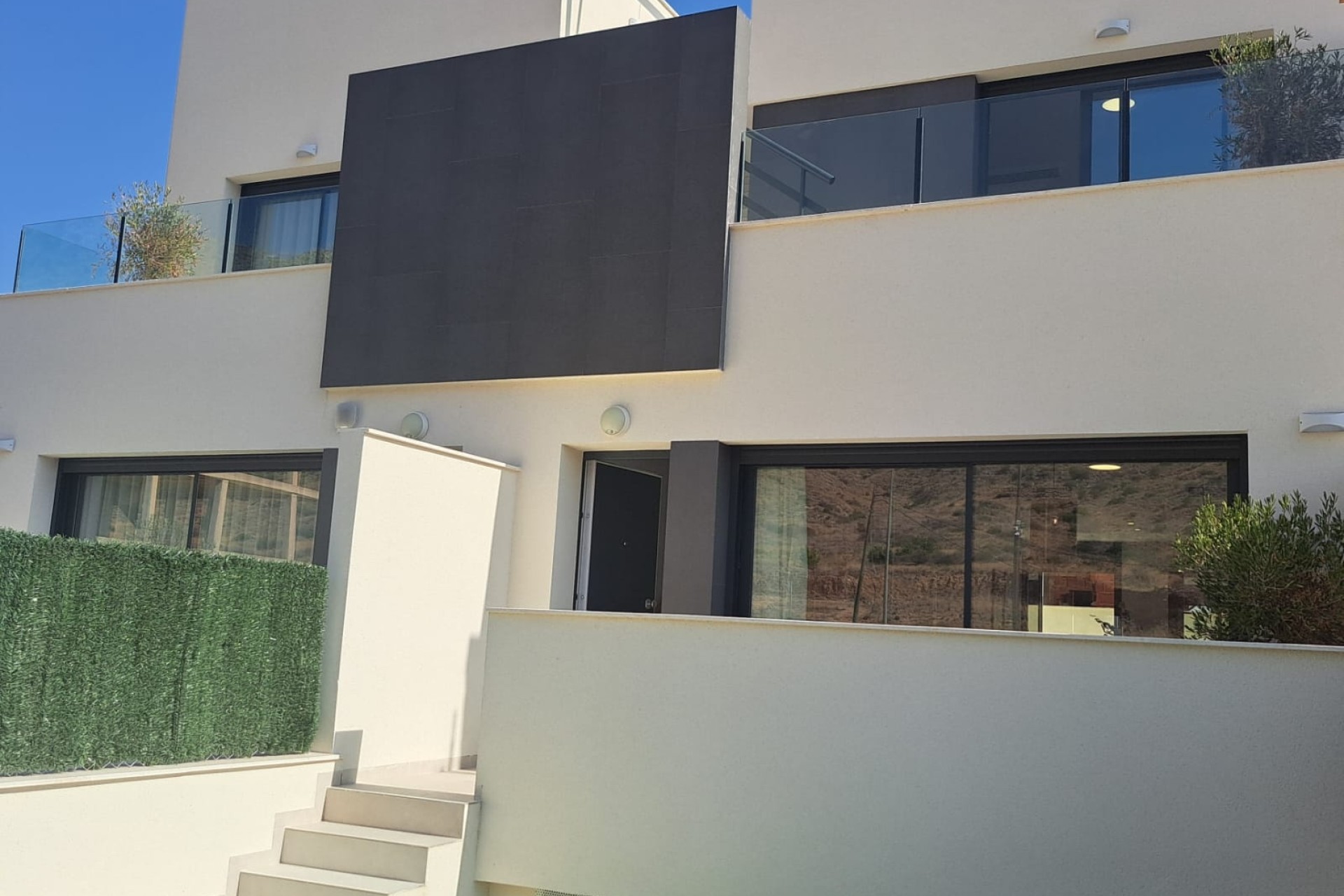 Herverkoop - Halfvrijstaande villa -
Cox