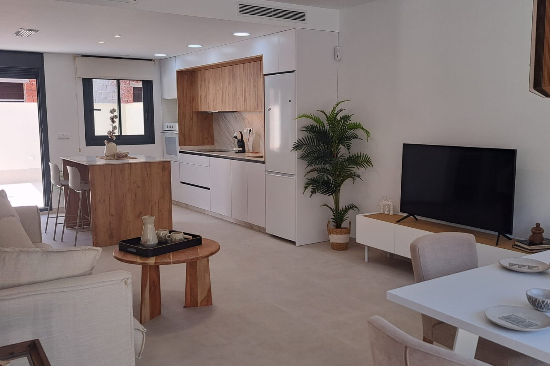 Herverkoop - Halfvrijstaande villa -
Cox