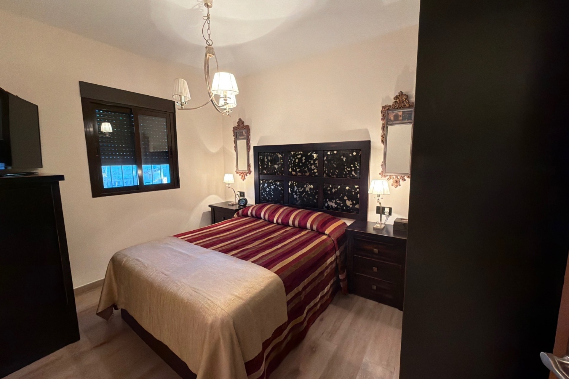 Herverkoop - Halfvrijstaande villa -
Dolores