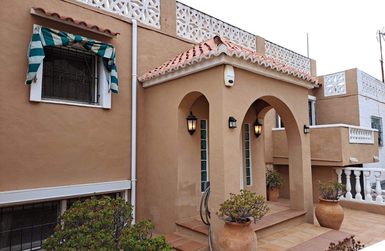 Herverkoop - Halfvrijstaande villa -
La Mata