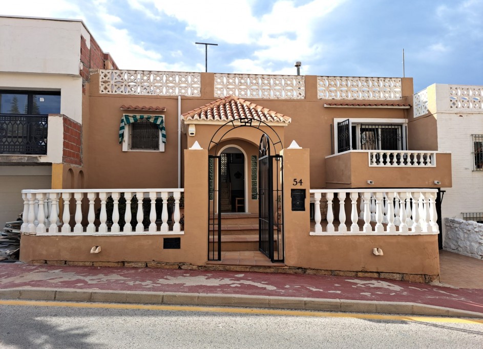 Herverkoop - Halfvrijstaande villa -
La Mata