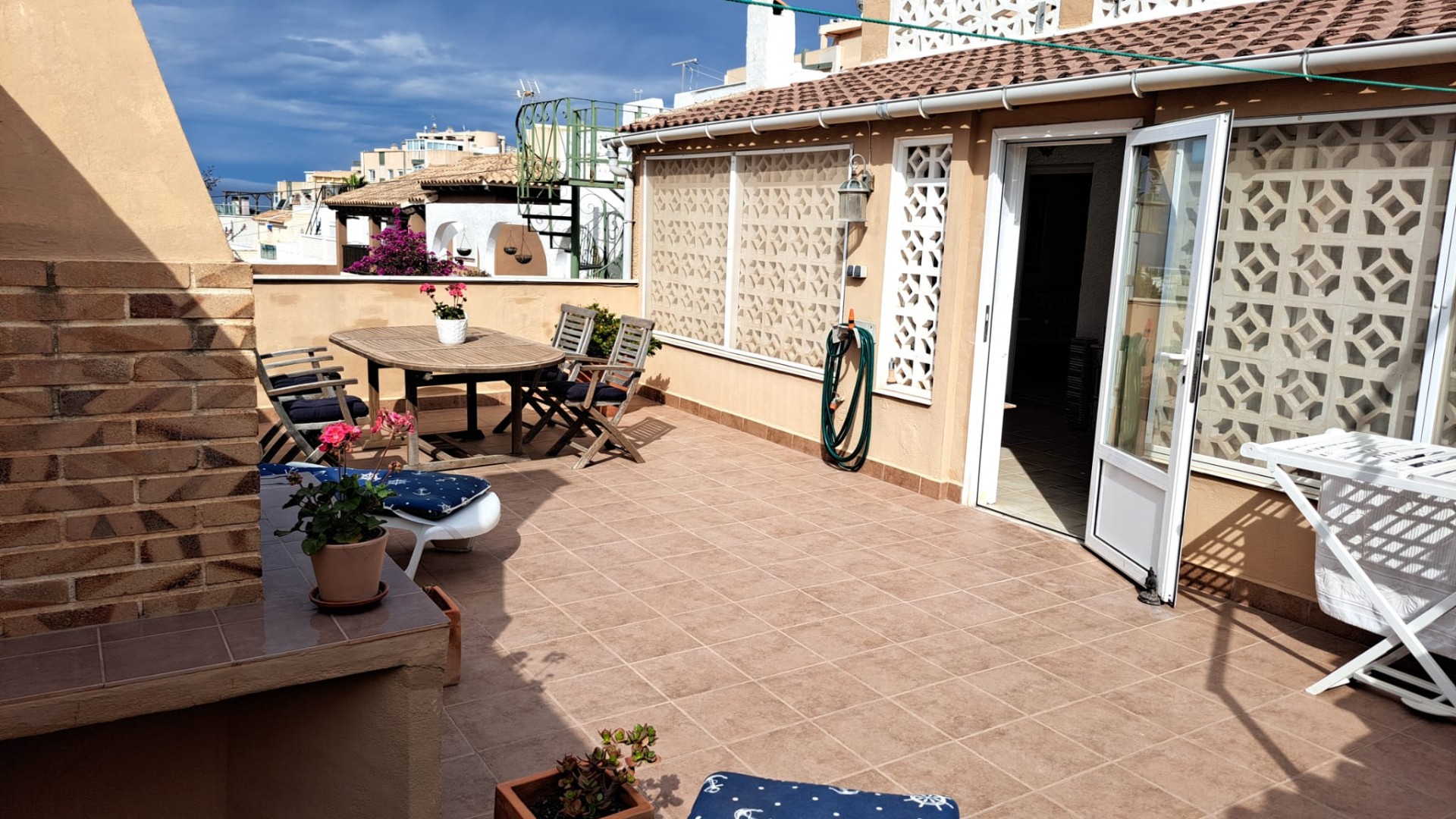 Herverkoop - Halfvrijstaande villa -
La Mata