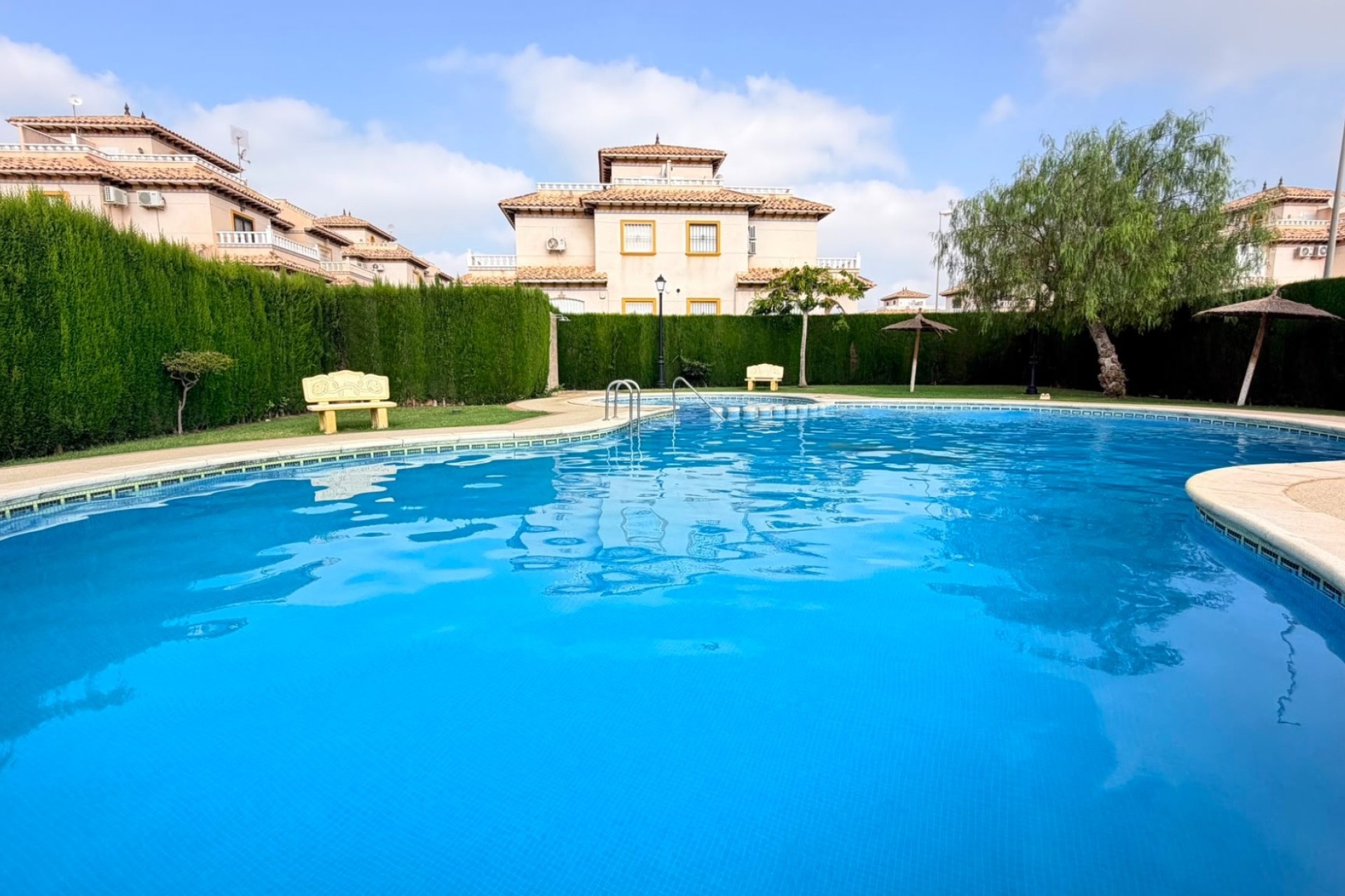 Herverkoop - Halfvrijstaande villa -
Lomas de Cabo Roig - Playa Golf