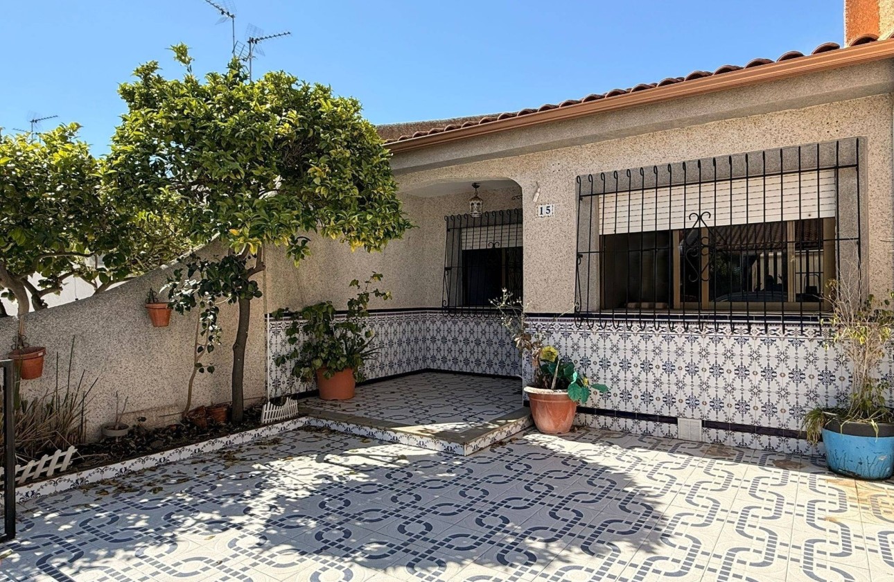 Herverkoop - Halfvrijstaande villa -
Los Alcazares - Los Narejos-punta Calera