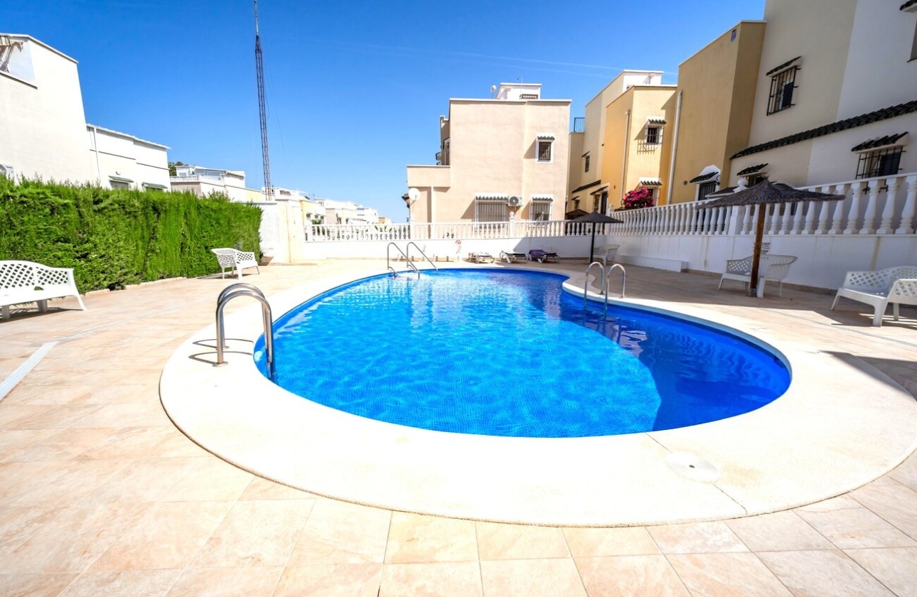 Herverkoop - Halfvrijstaande villa -
Los Altos - Res Valle de los pinos