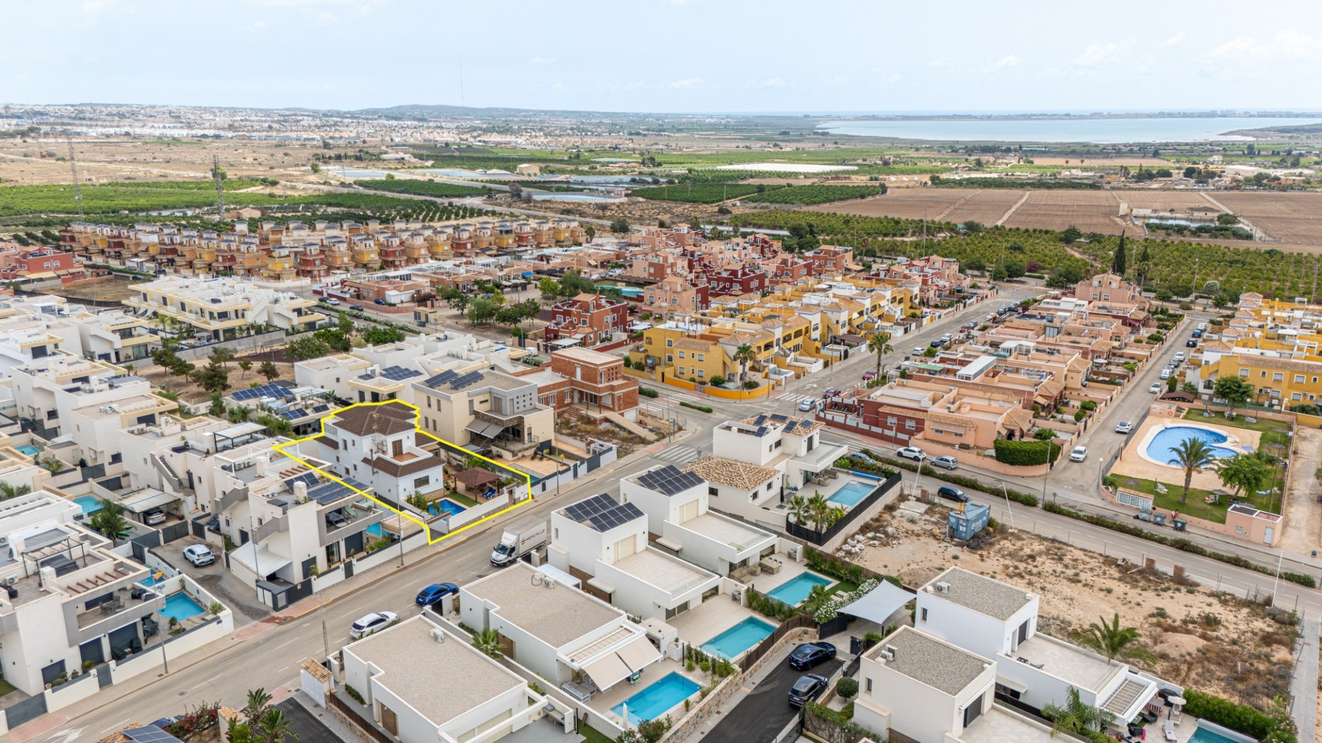 Herverkoop - Halfvrijstaande villa -
Los Montesinos - La Herrada