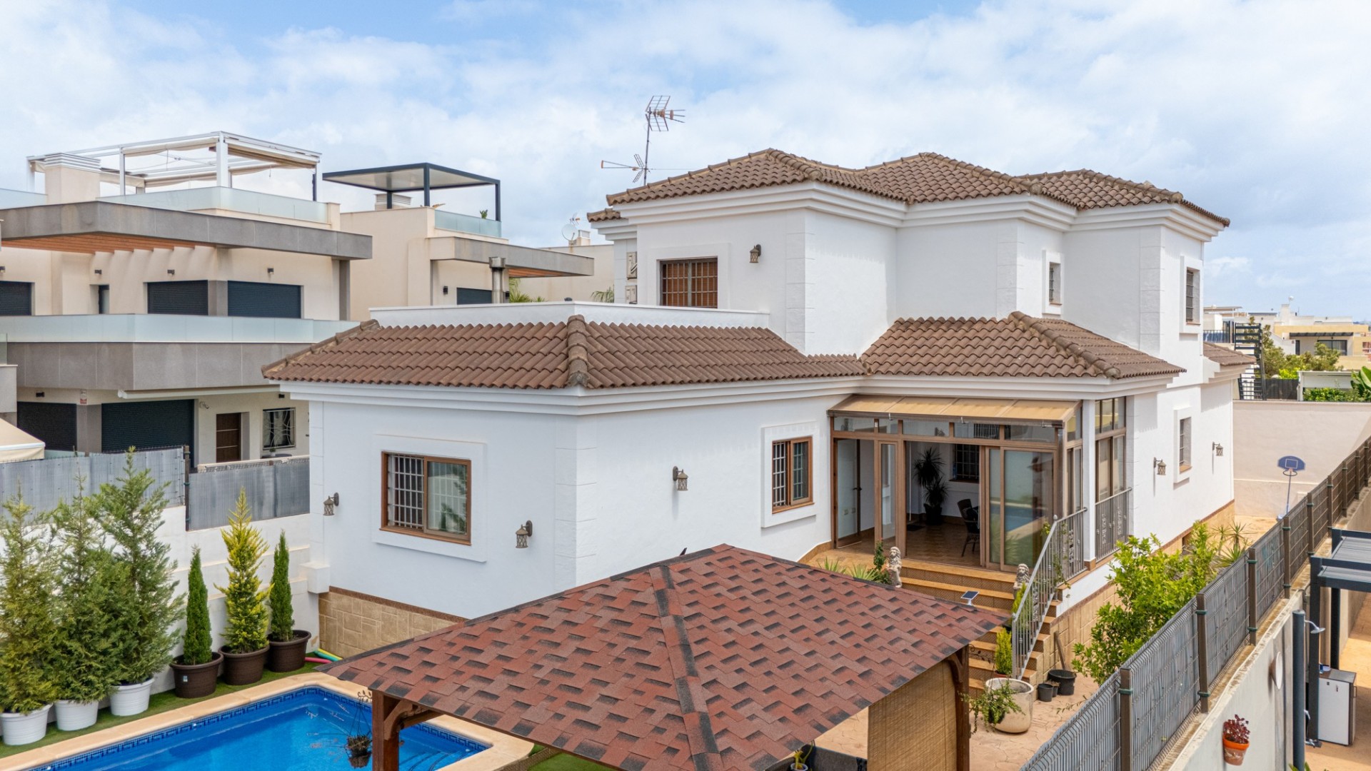 Herverkoop - Halfvrijstaande villa -
Los Montesinos - La Herrada