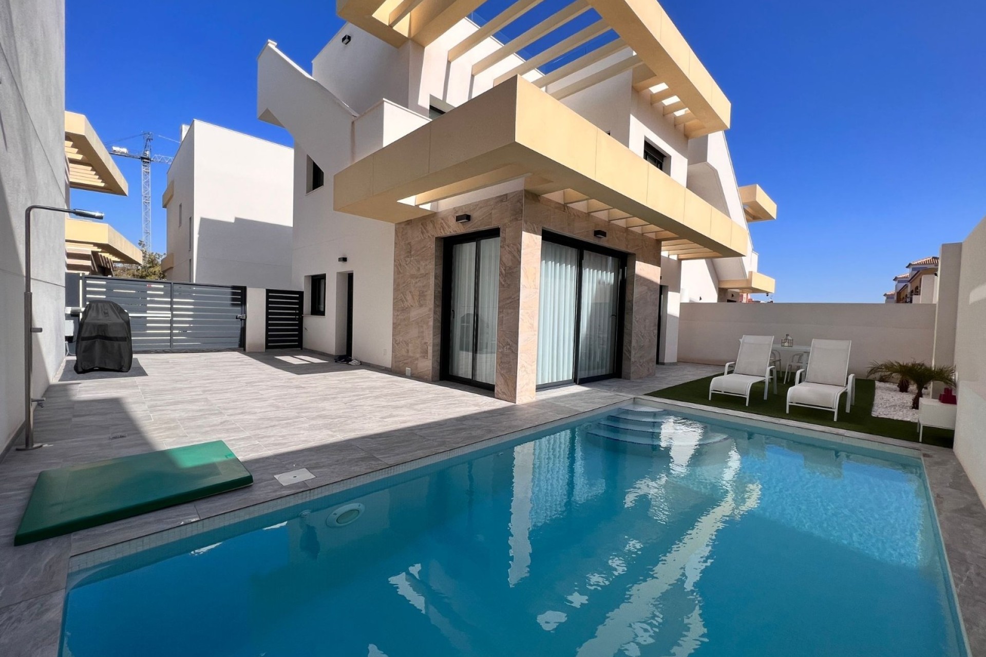Herverkoop - Halfvrijstaande villa -
Los Montesinos - La Herrada