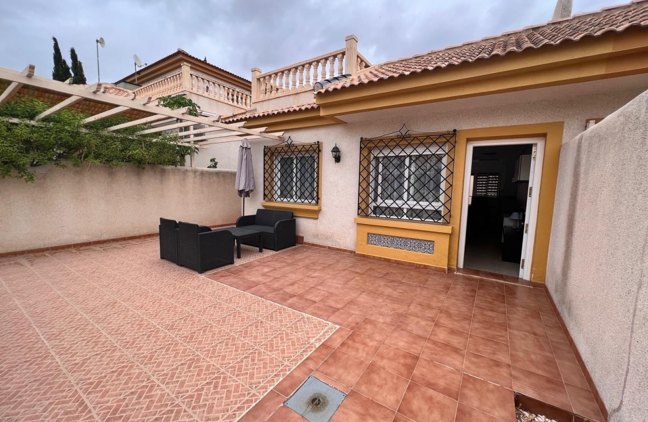 Herverkoop - Halfvrijstaande villa -
Los Montesinos - Urbanizacion montesol