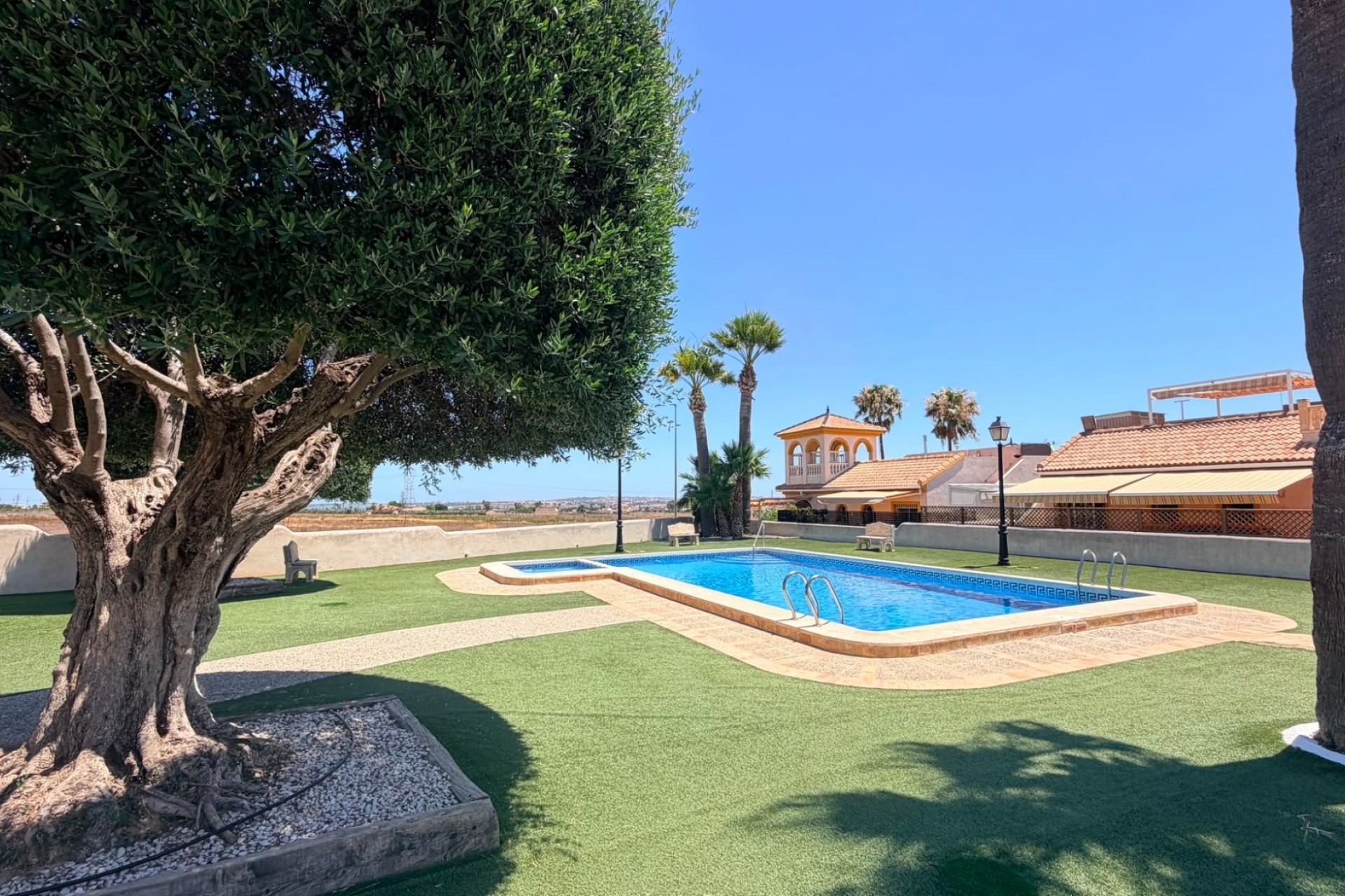 Herverkoop - Halfvrijstaande villa -
Los Montesinos - Urbanizacion montesol
