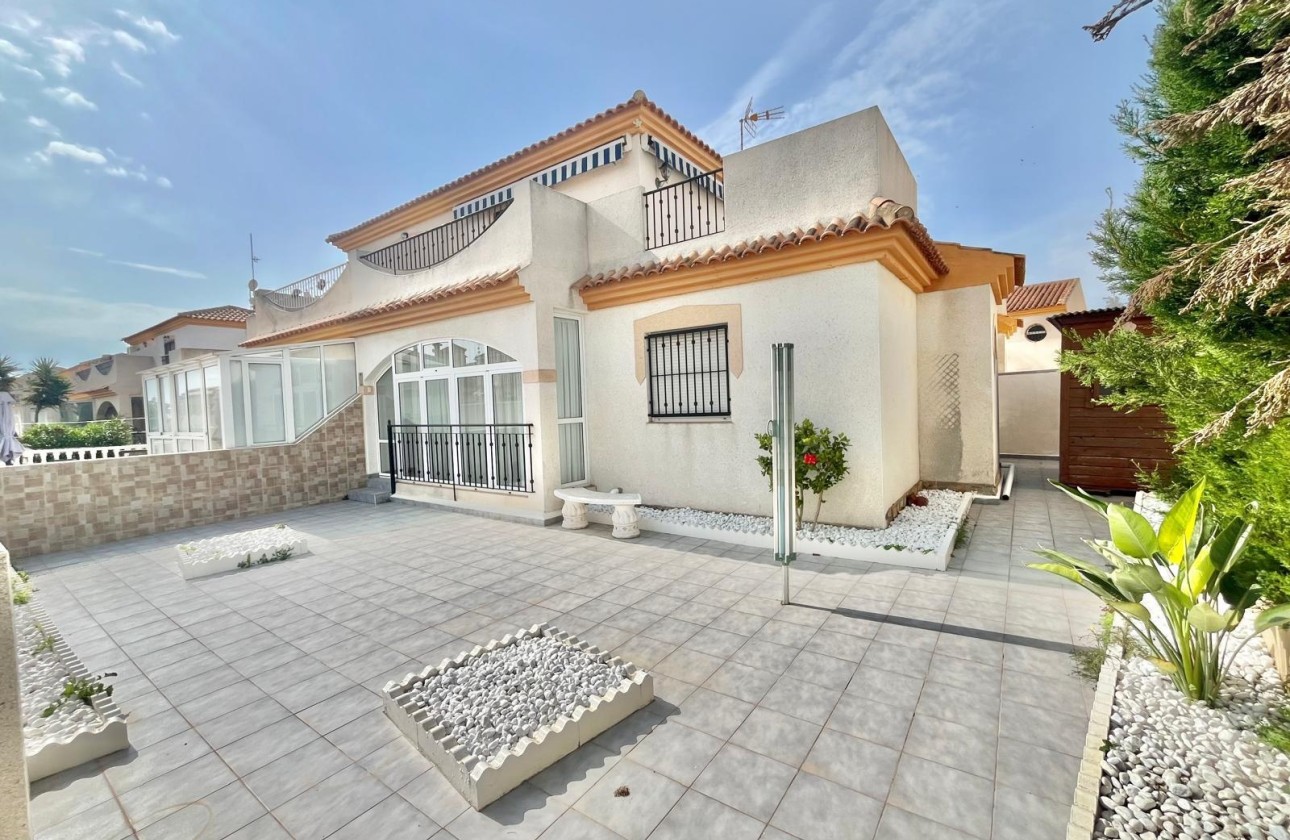 Herverkoop - Halfvrijstaande villa -
Orihuela Costa - Playa Flamenca