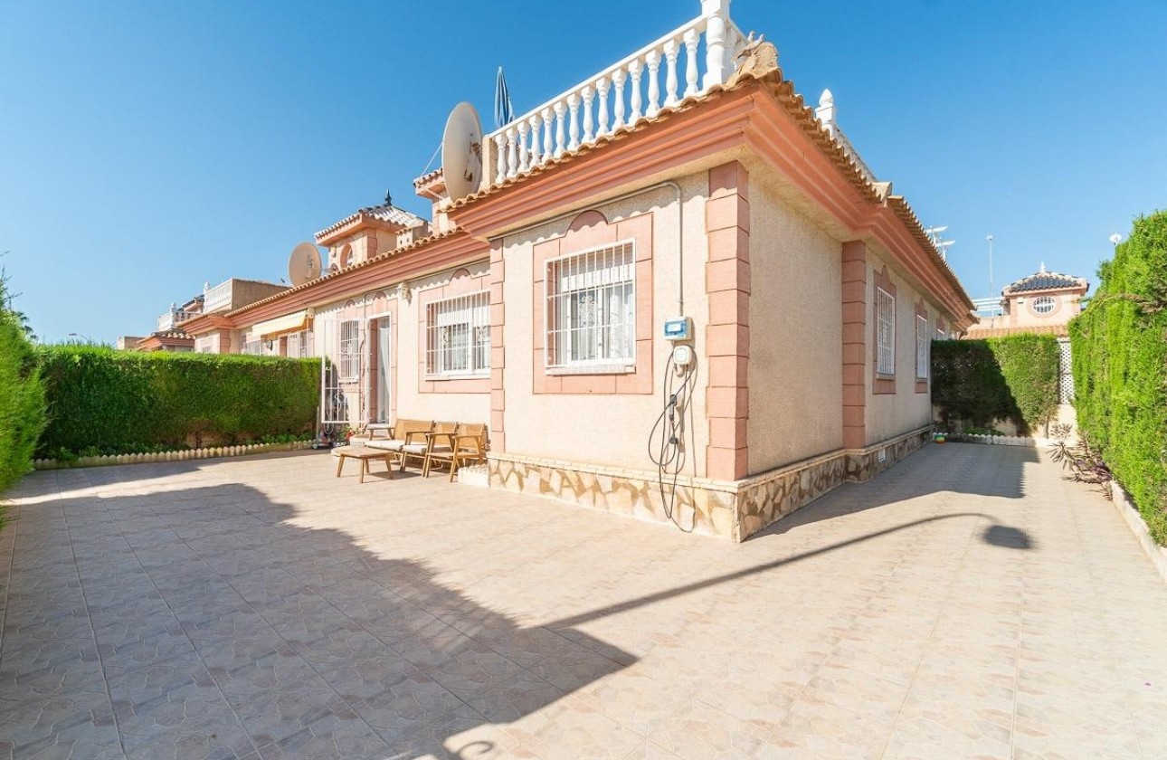Herverkoop - Halfvrijstaande villa -
Orihuela Costa - Punta Prima