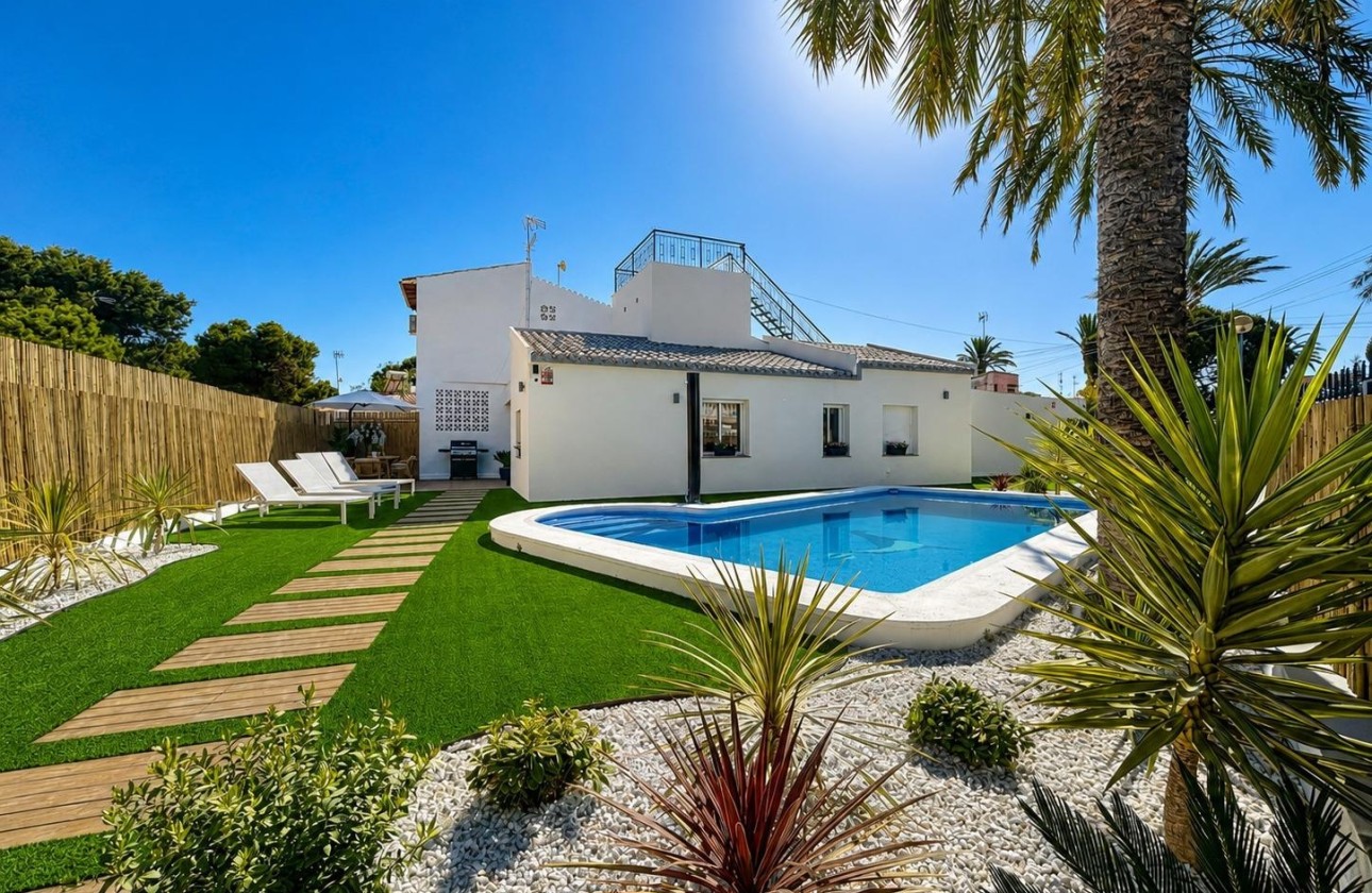 Herverkoop - Halfvrijstaande villa -
Orihuela Costa - Punta Prima