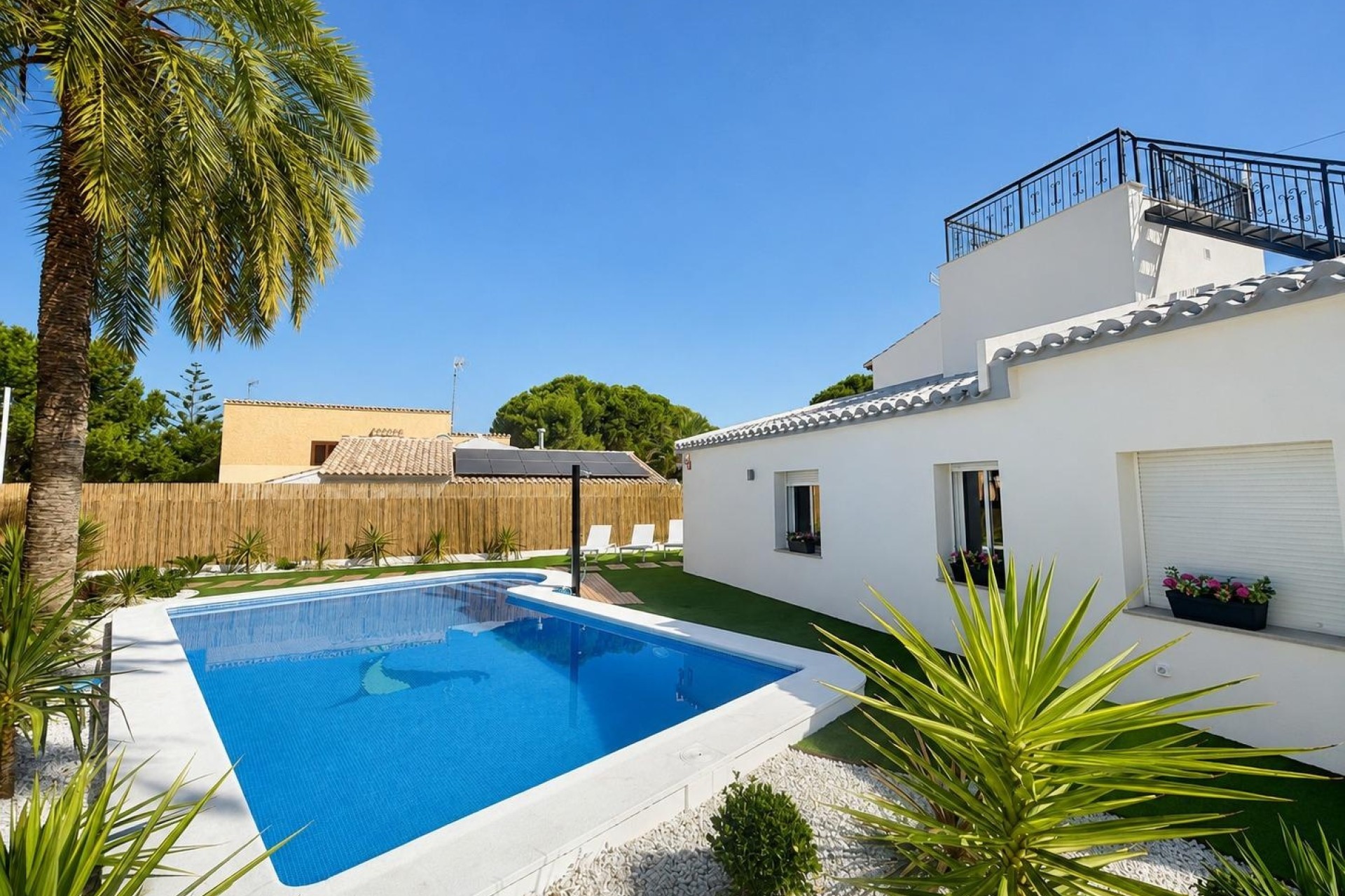 Herverkoop - Halfvrijstaande villa -
Orihuela Costa - Punta Prima