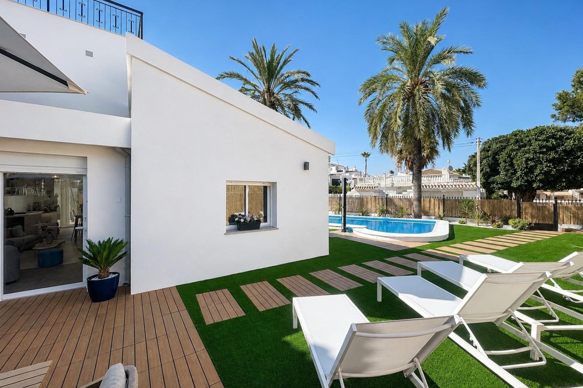 Herverkoop - Halfvrijstaande villa -
Orihuela Costa - Punta Prima