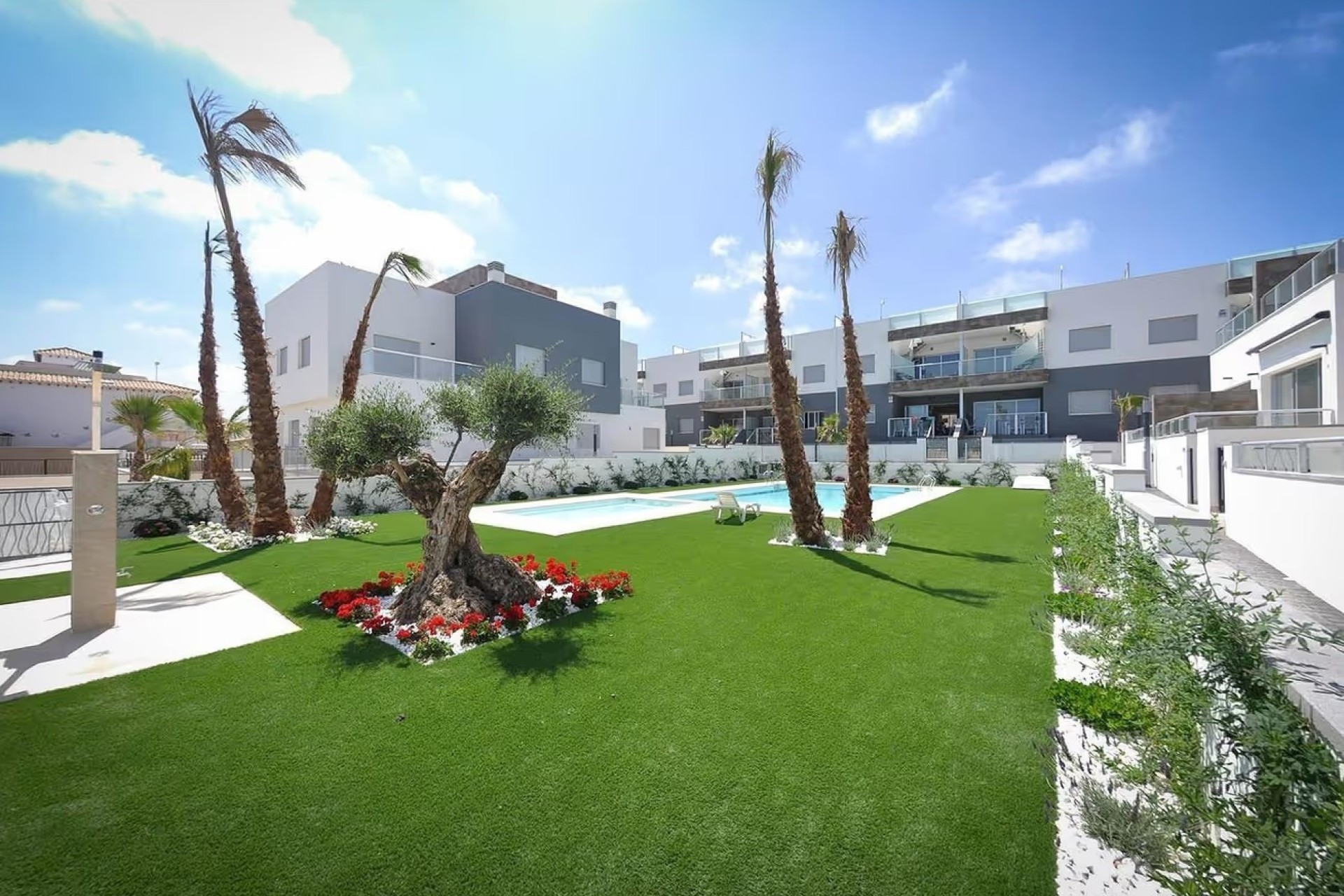 Herverkoop - Halfvrijstaande villa -
Punta Prima - Marina Med