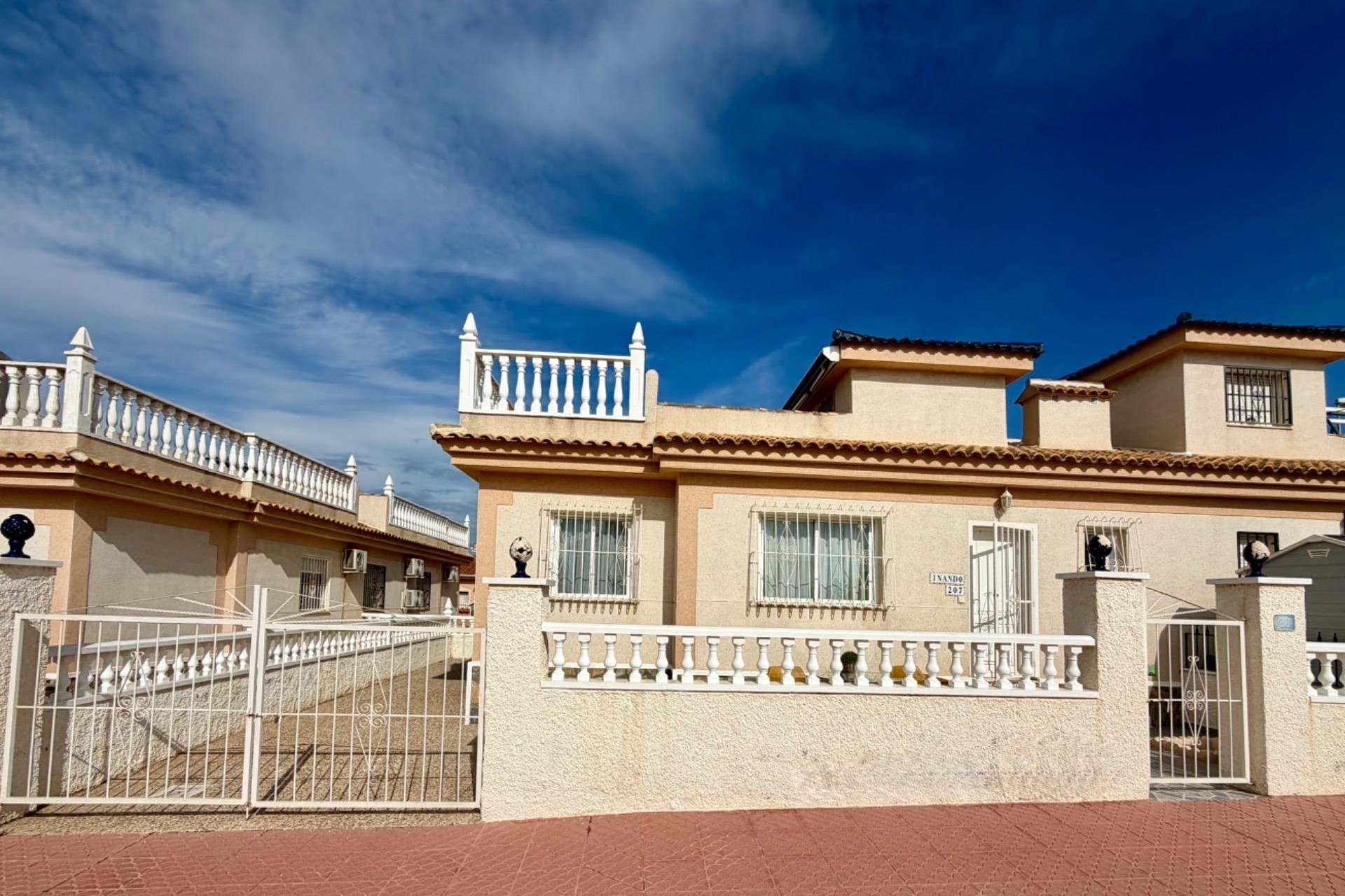 Herverkoop - Halfvrijstaande villa -
Rojales - Pueblo