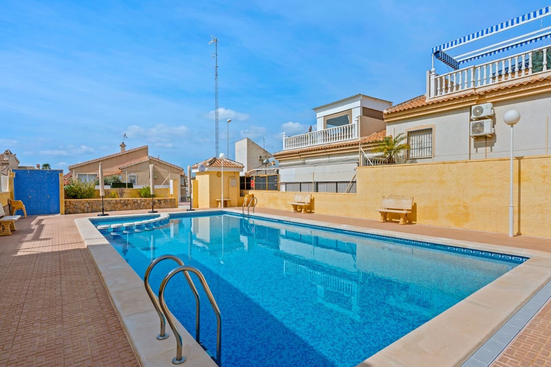 Herverkoop - Halfvrijstaande villa -
Rojales - Rojales Hills