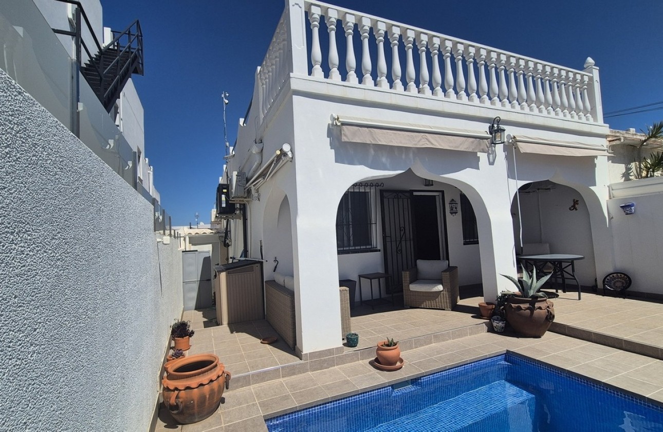 Herverkoop - Halfvrijstaande villa -
San Miguel de Salinas - Inland