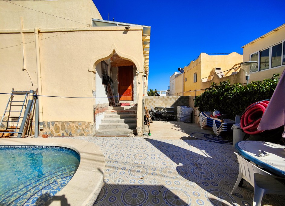 Herverkoop - Halfvrijstaande villa -
San Miguel de Salinas