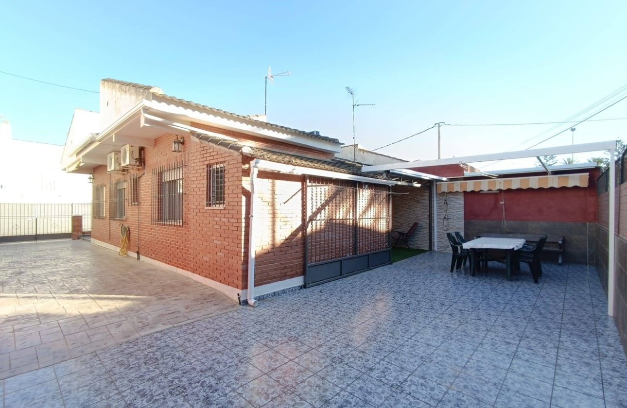 Herverkoop - Halfvrijstaande villa -
San Pedro del Pinatar - Los Cuarteros