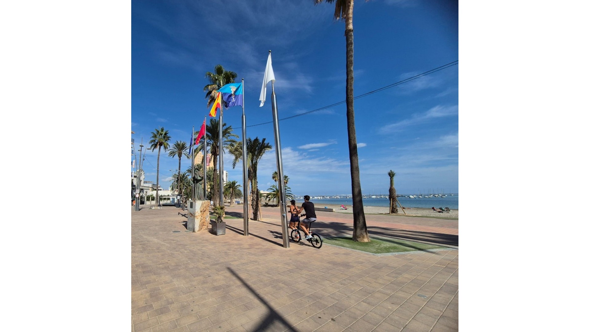 Herverkoop - Halfvrijstaande villa -
Santiago de La Ribera - Santiago de La Ribera - Town