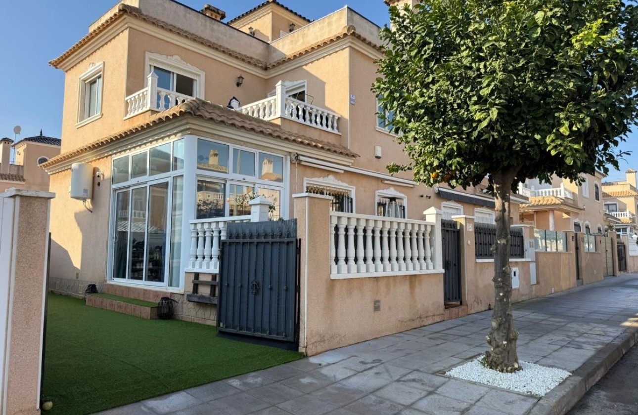 Herverkoop - Halfvrijstaande villa -
Torre de la Horadada