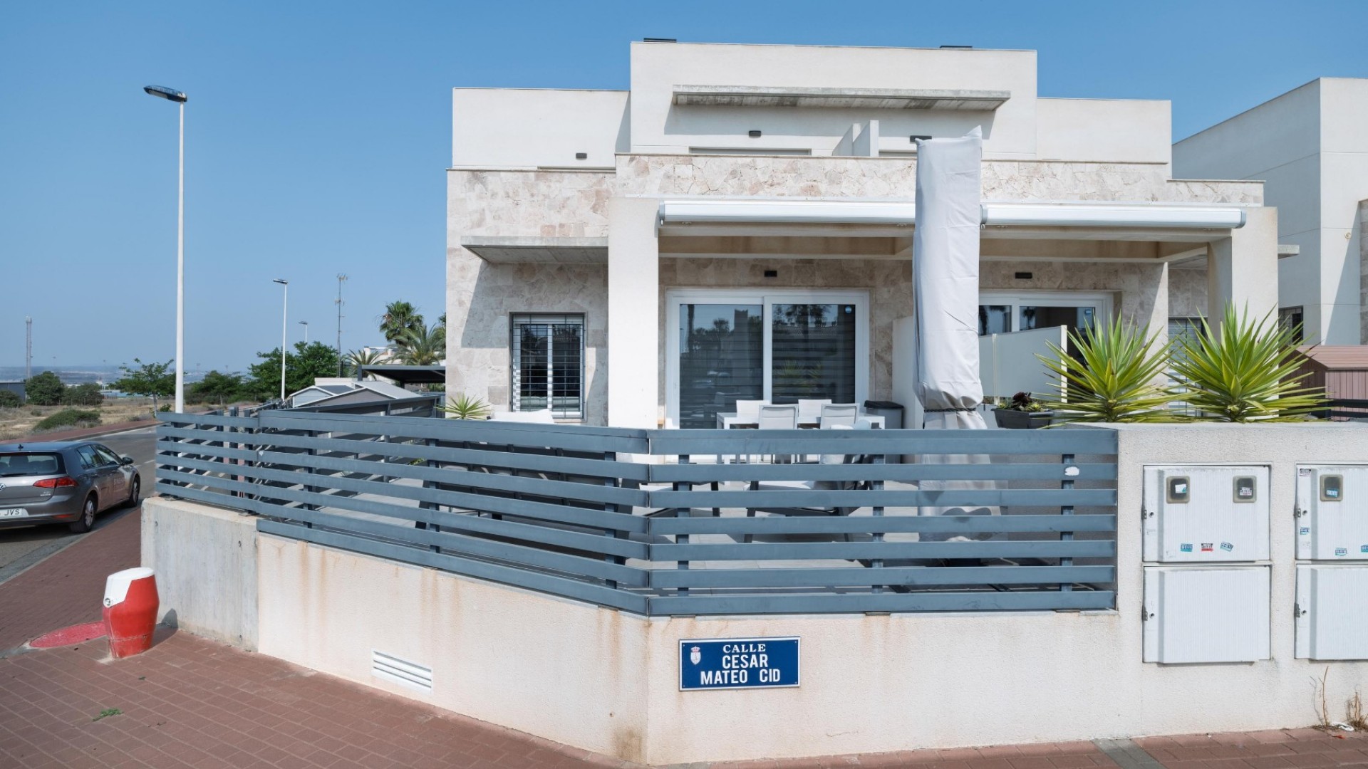 Herverkoop - Halfvrijstaande villa -
Torrevieja - Aguas Nuevas