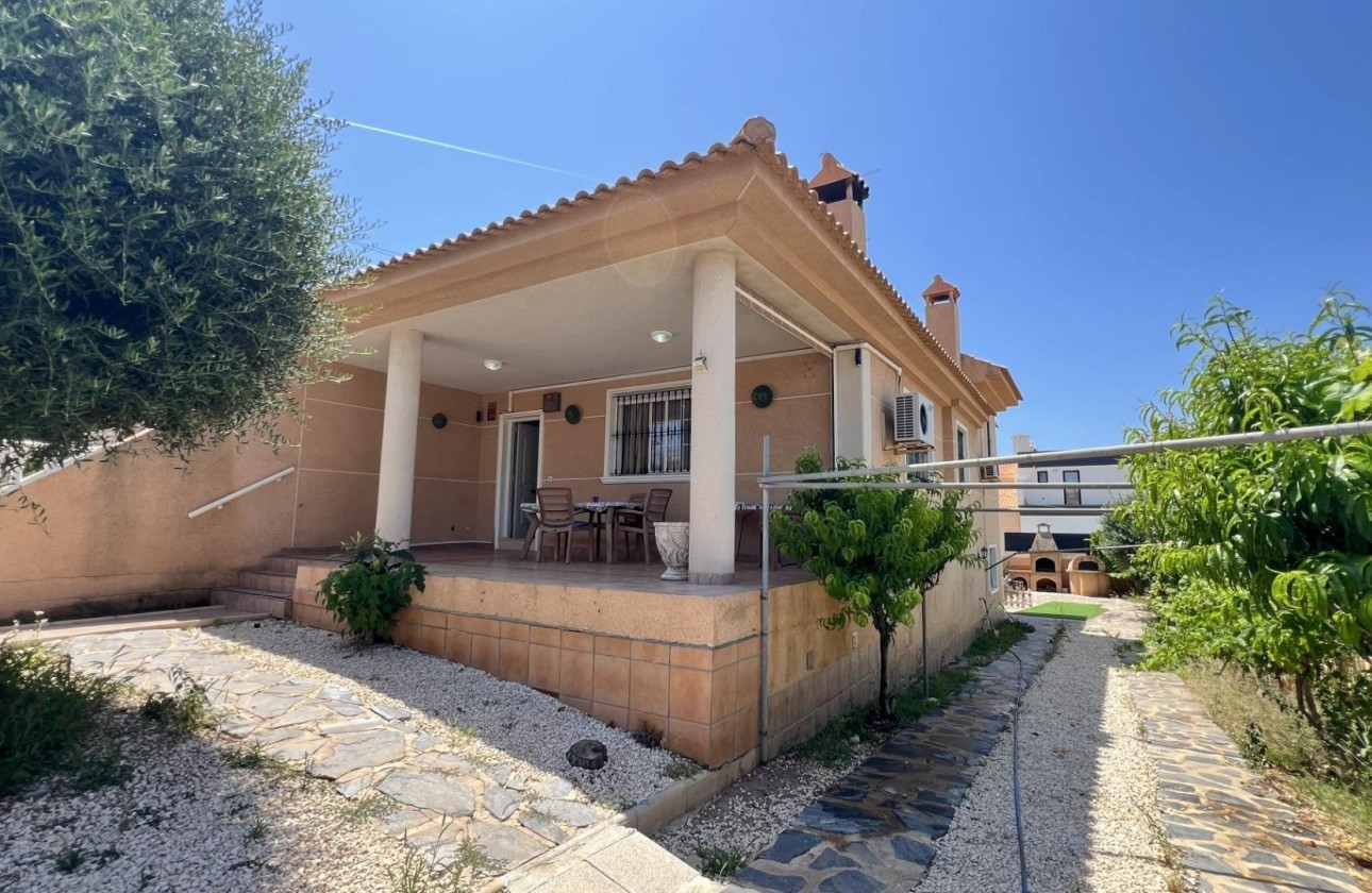 Herverkoop - Halfvrijstaande villa -
Torrevieja - Aguas Nuevas