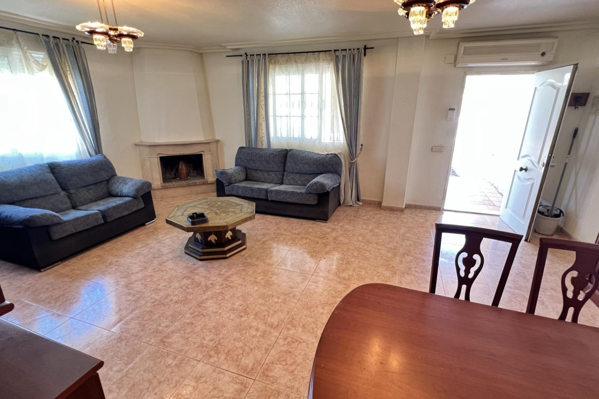 Herverkoop - Halfvrijstaande villa -
Torrevieja - Aguas Nuevas