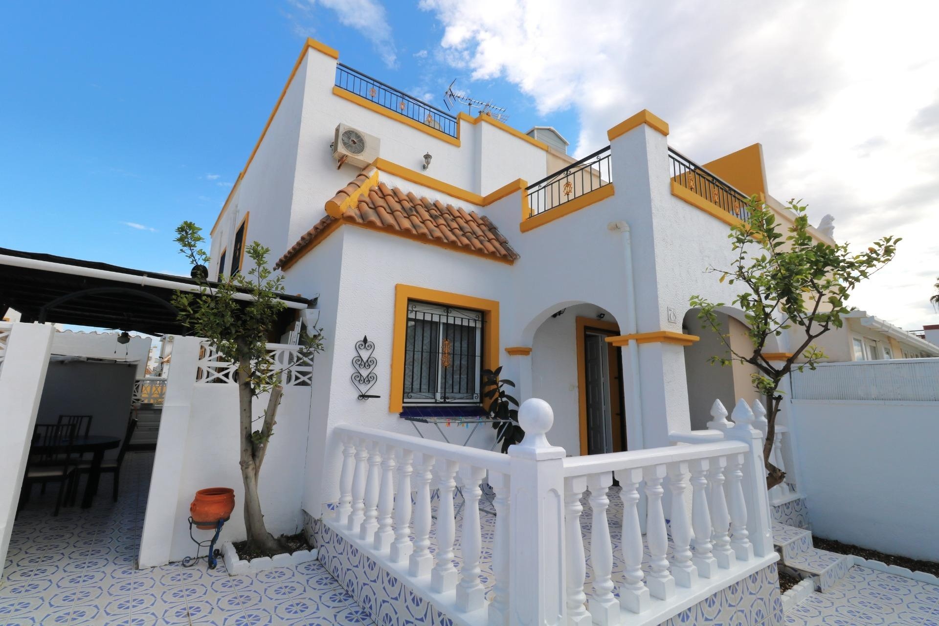 Herverkoop - Halfvrijstaande villa -
Torrevieja - Carrefour