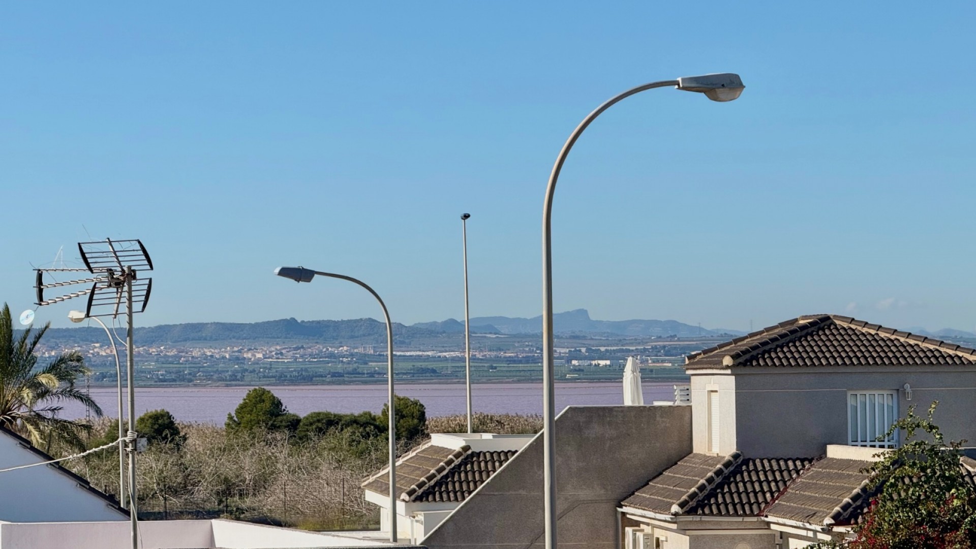 Herverkoop - Halfvrijstaande villa -
Torrevieja - El chaparral