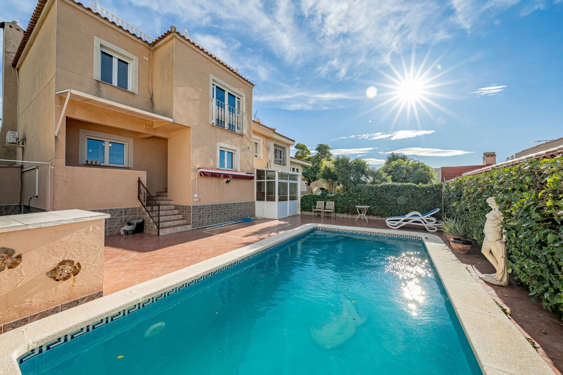 Herverkoop - Halfvrijstaande villa -
Torrevieja - El chaparral