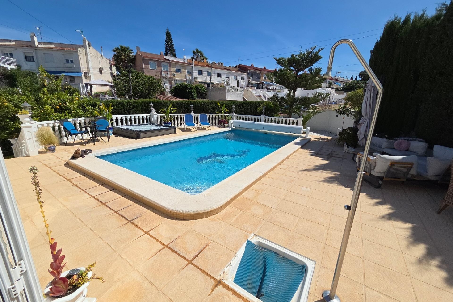 Herverkoop - Halfvrijstaande villa -
Torrevieja - Los Balcones