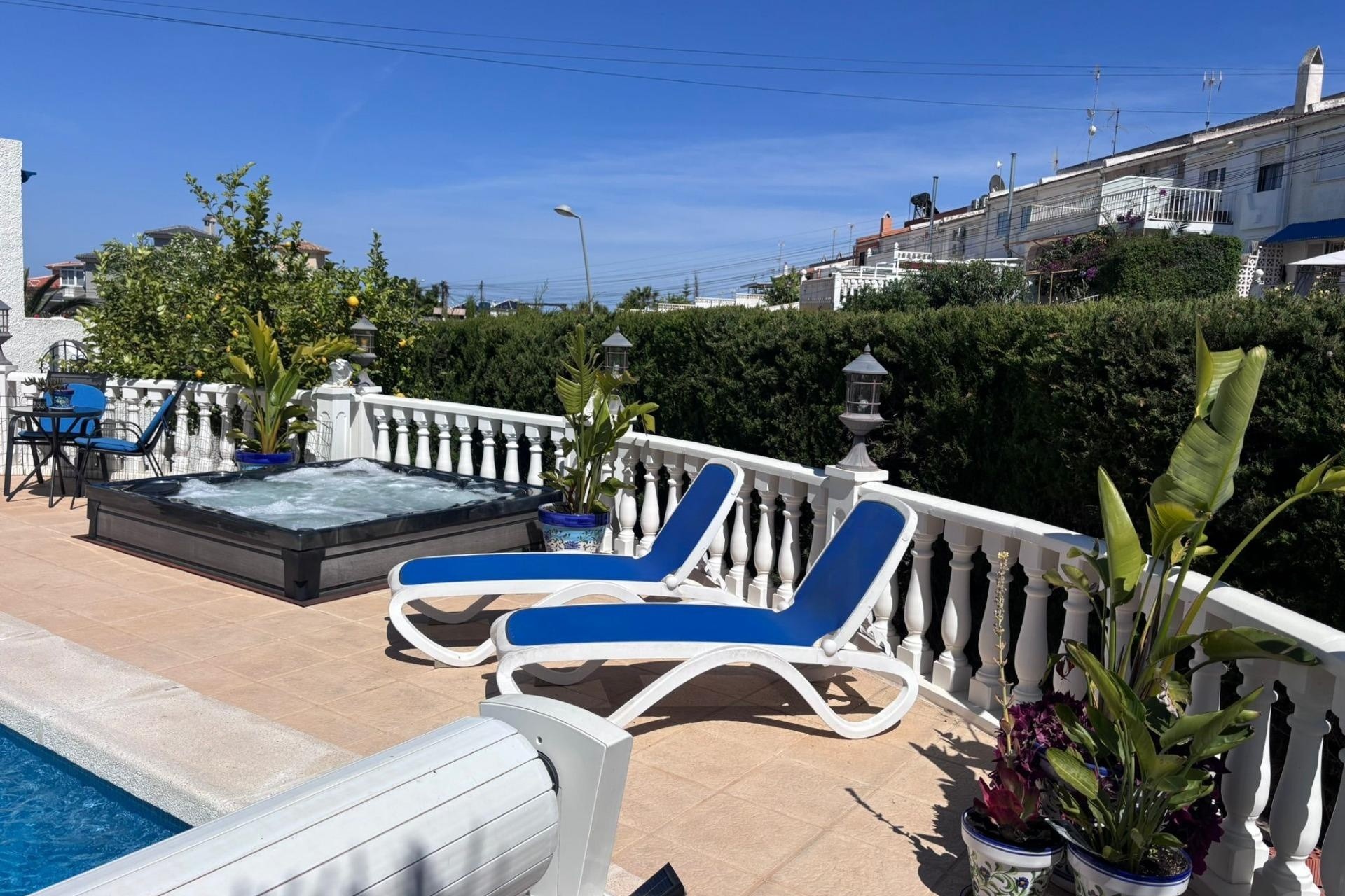 Herverkoop - Halfvrijstaande villa -
Torrevieja - Los Balcones