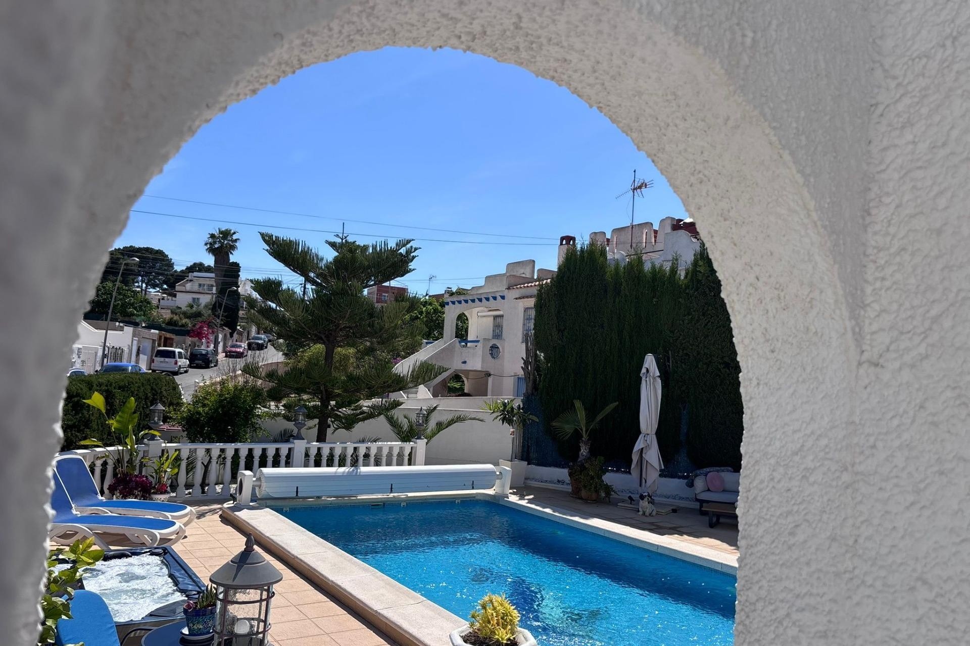 Herverkoop - Halfvrijstaande villa -
Torrevieja - Los Balcones