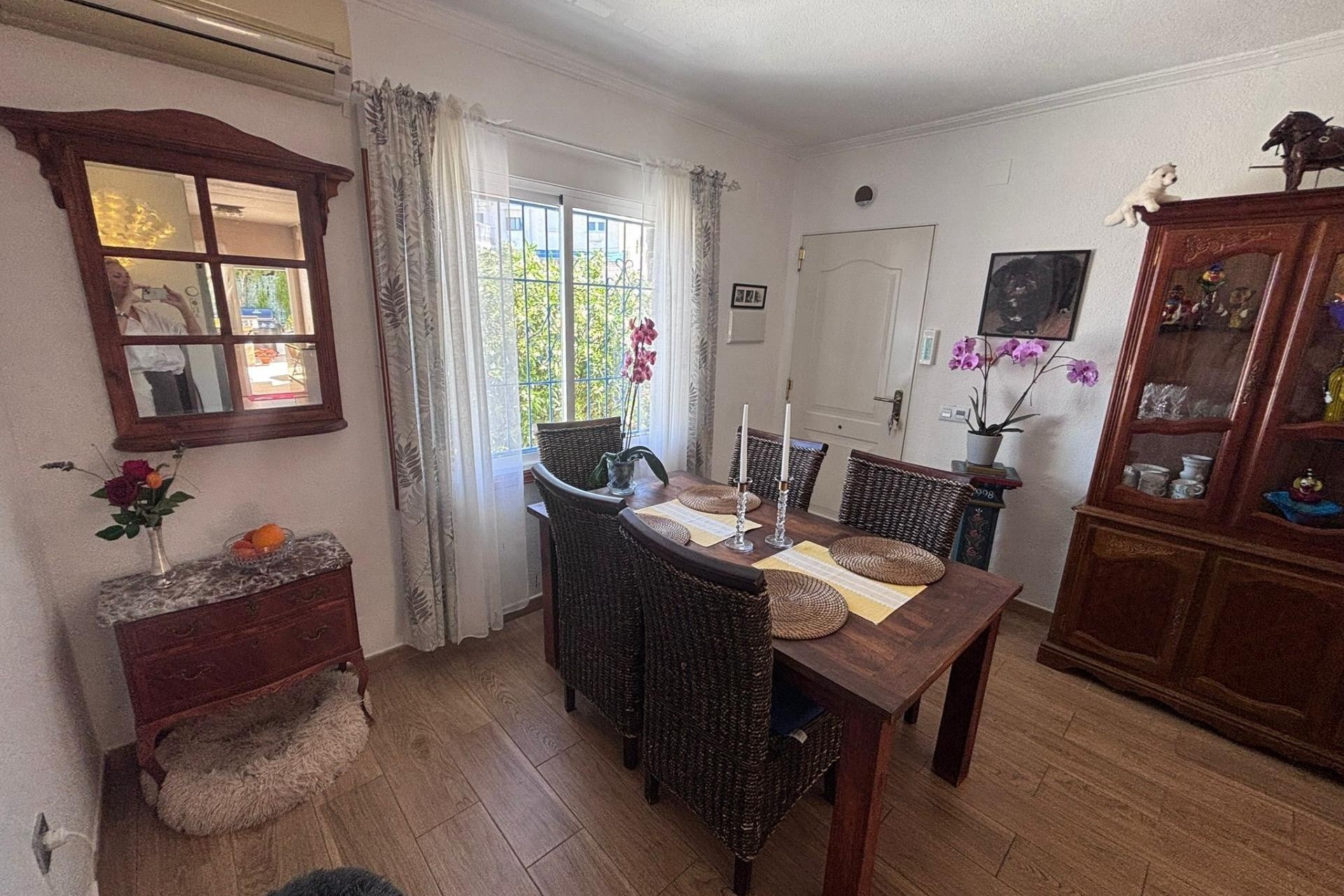Herverkoop - Halfvrijstaande villa -
Torrevieja - Los Balcones