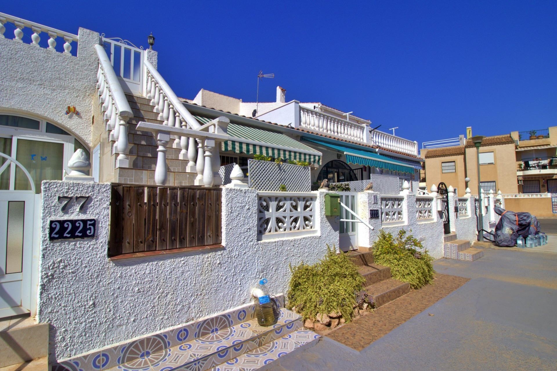 Herverkoop - Halfvrijstaande villa -
Torrevieja - San Luis