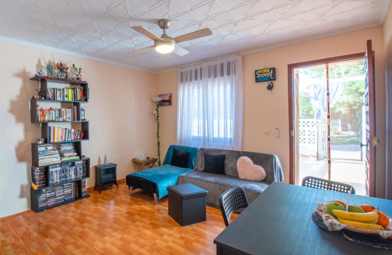 Herverkoop - Halfvrijstaande villa -
Torrevieja - Torretas